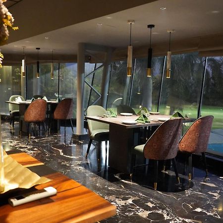 Seasons Rajkot Hotel Екстериор снимка