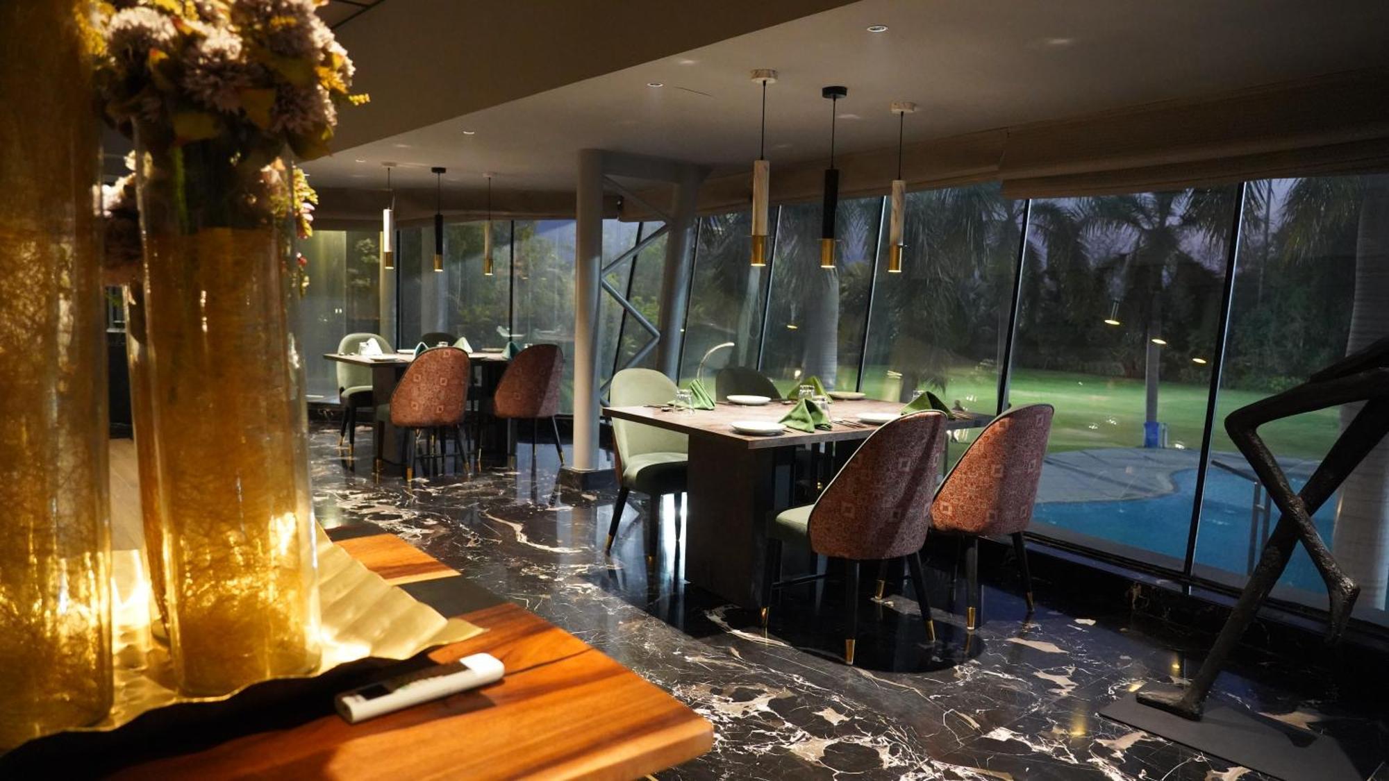 Seasons Rajkot Hotel Екстериор снимка