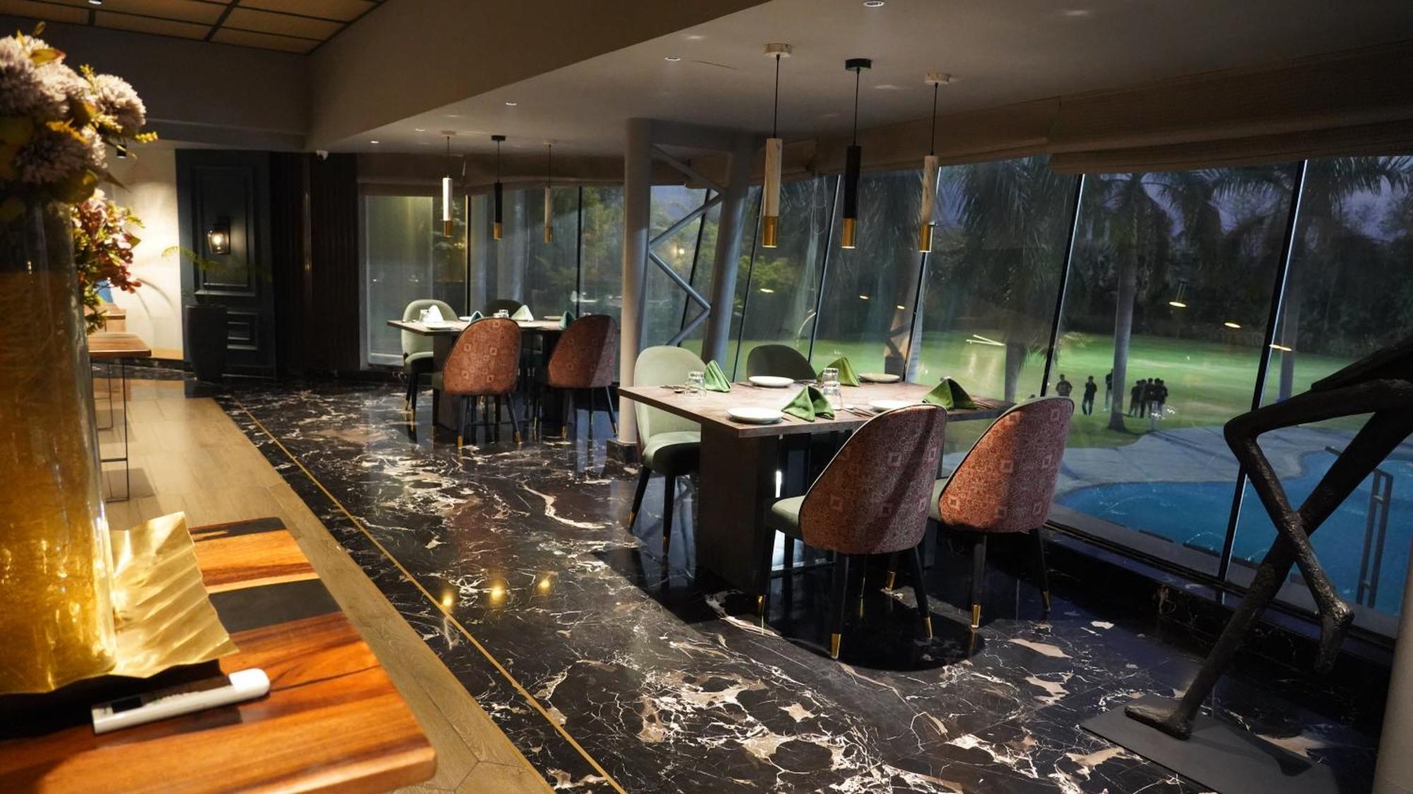 Seasons Rajkot Hotel Екстериор снимка