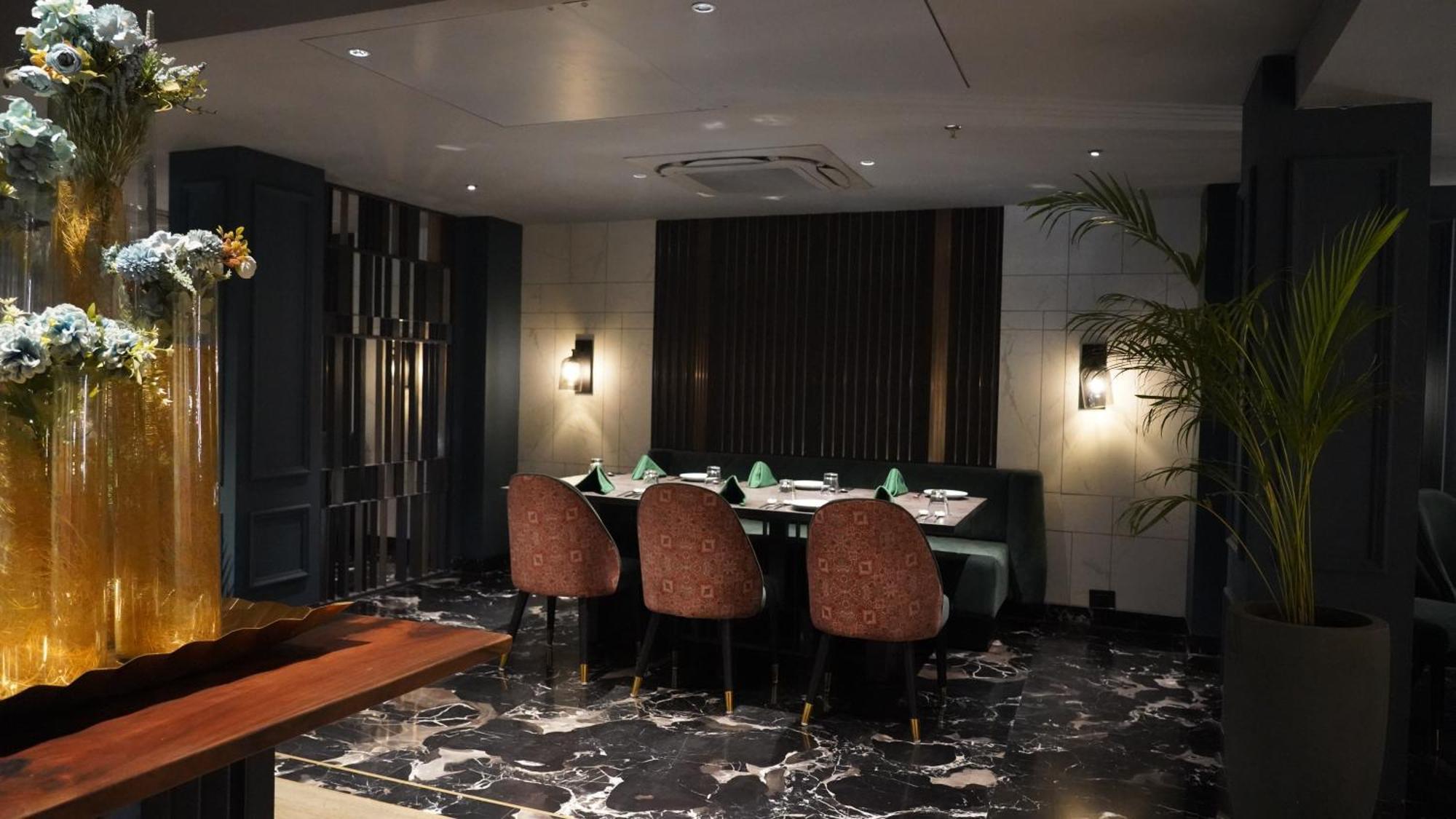 Seasons Rajkot Hotel Екстериор снимка