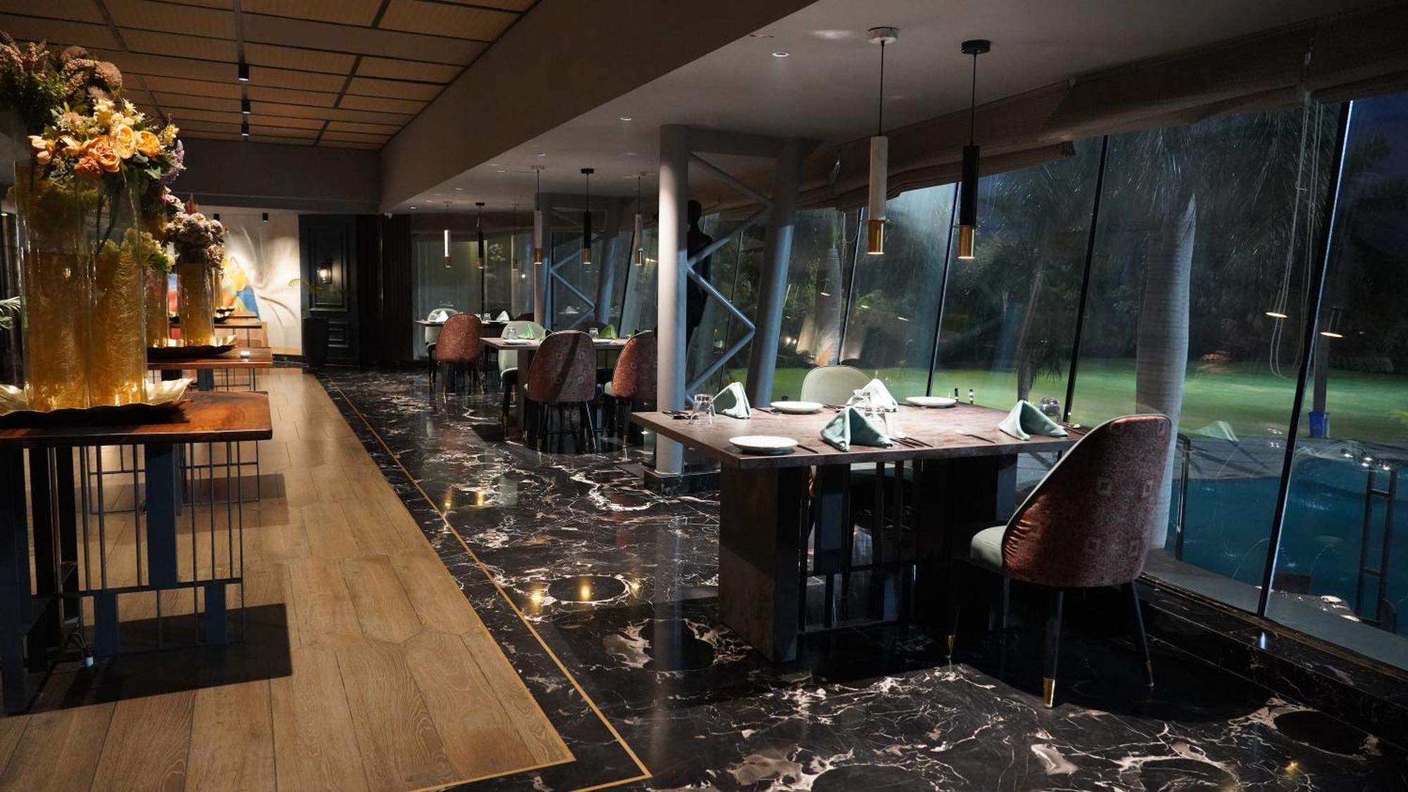 Seasons Rajkot Hotel Екстериор снимка