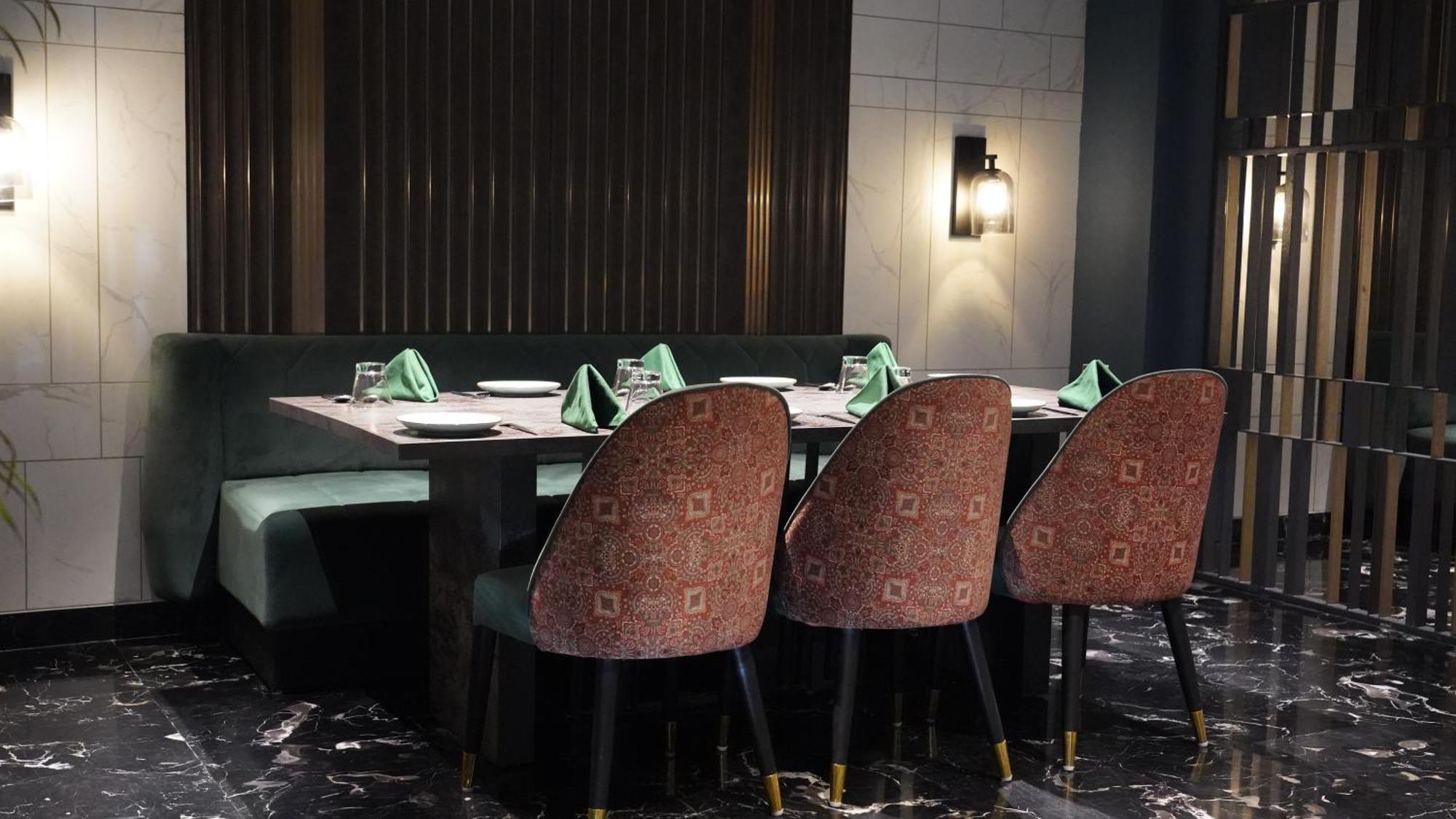 Seasons Rajkot Hotel Екстериор снимка