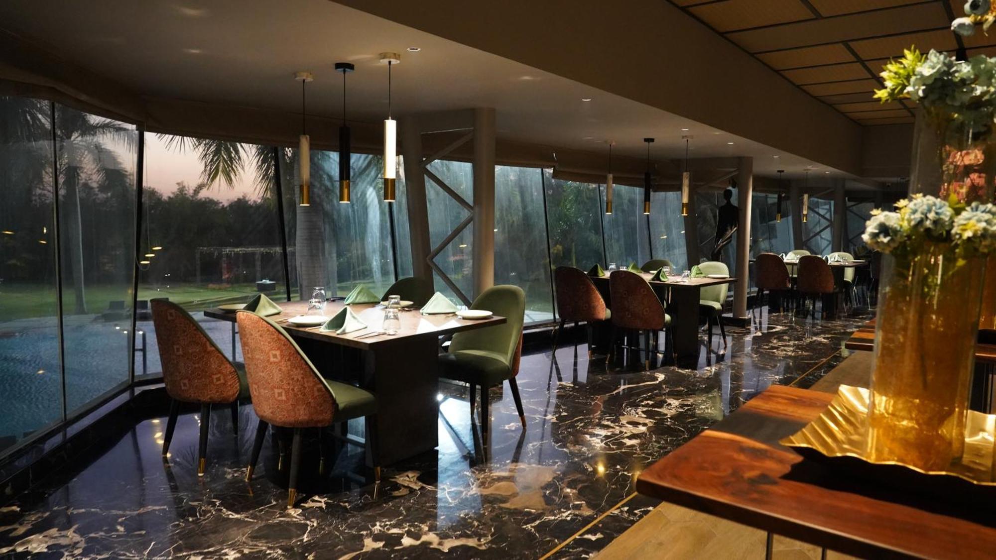 Seasons Rajkot Hotel Екстериор снимка