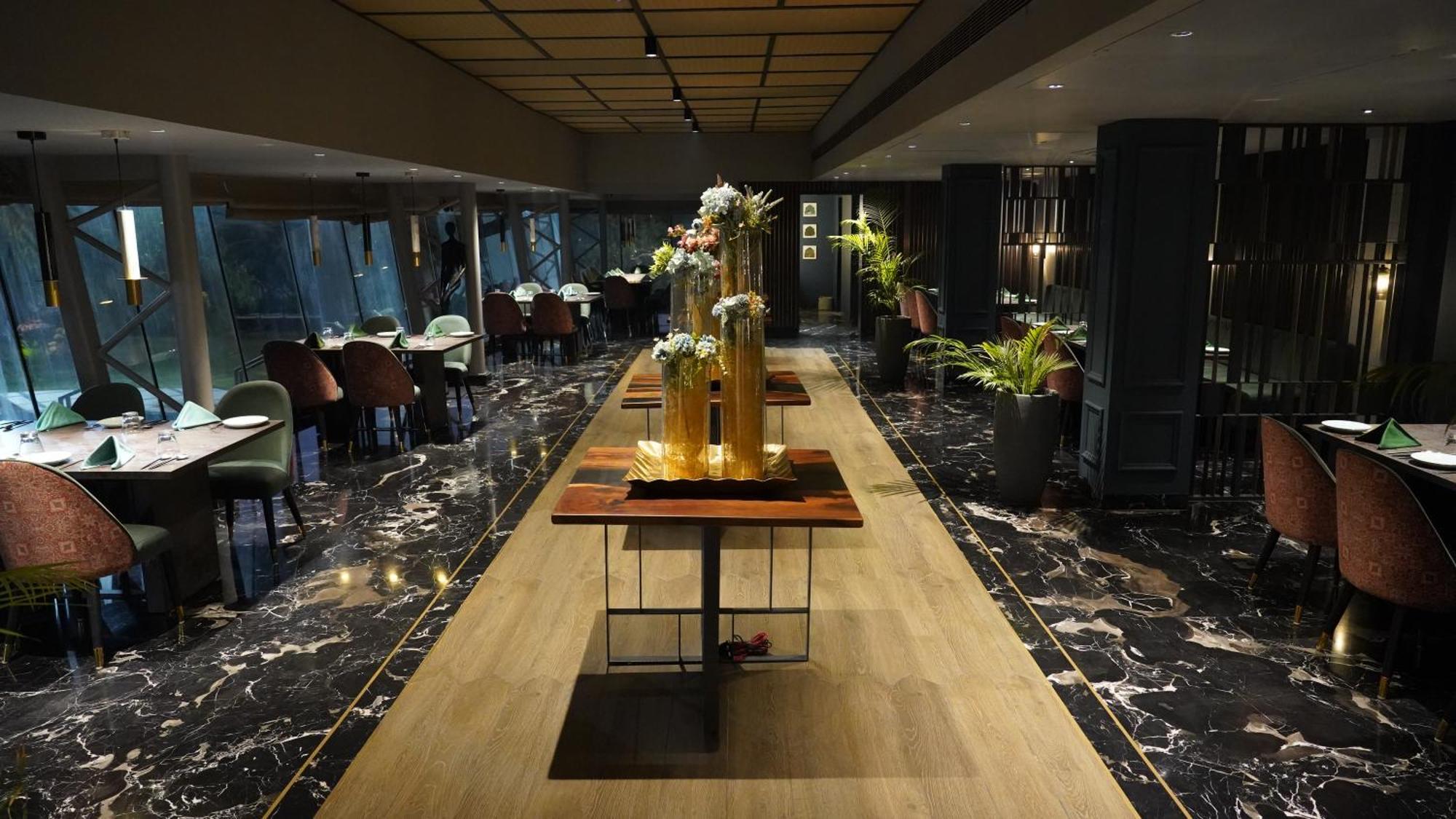 Seasons Rajkot Hotel Екстериор снимка
