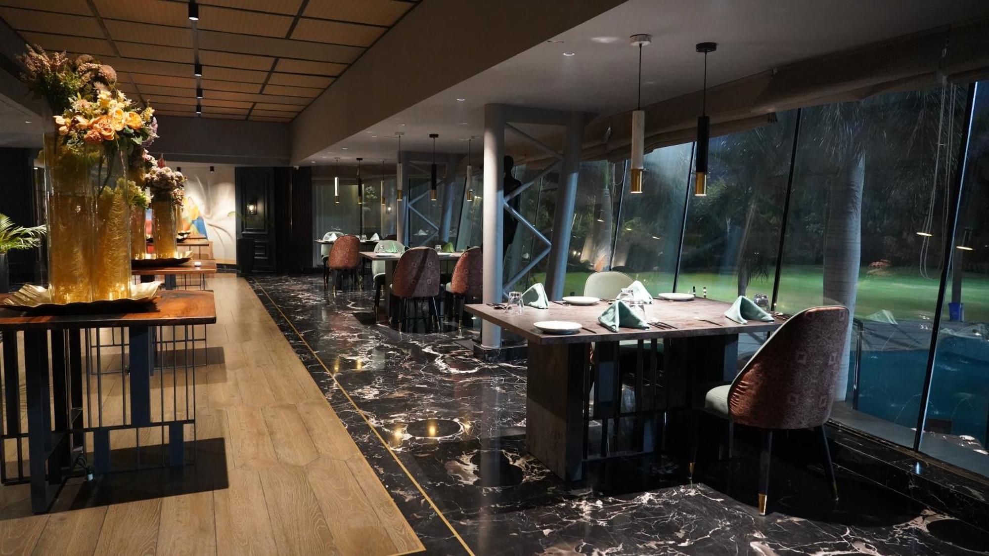Seasons Rajkot Hotel Екстериор снимка