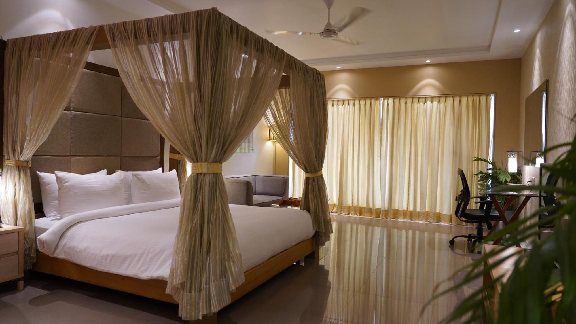 Seasons Rajkot Hotel Екстериор снимка