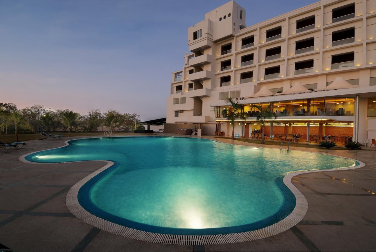 Seasons Rajkot Hotel Екстериор снимка