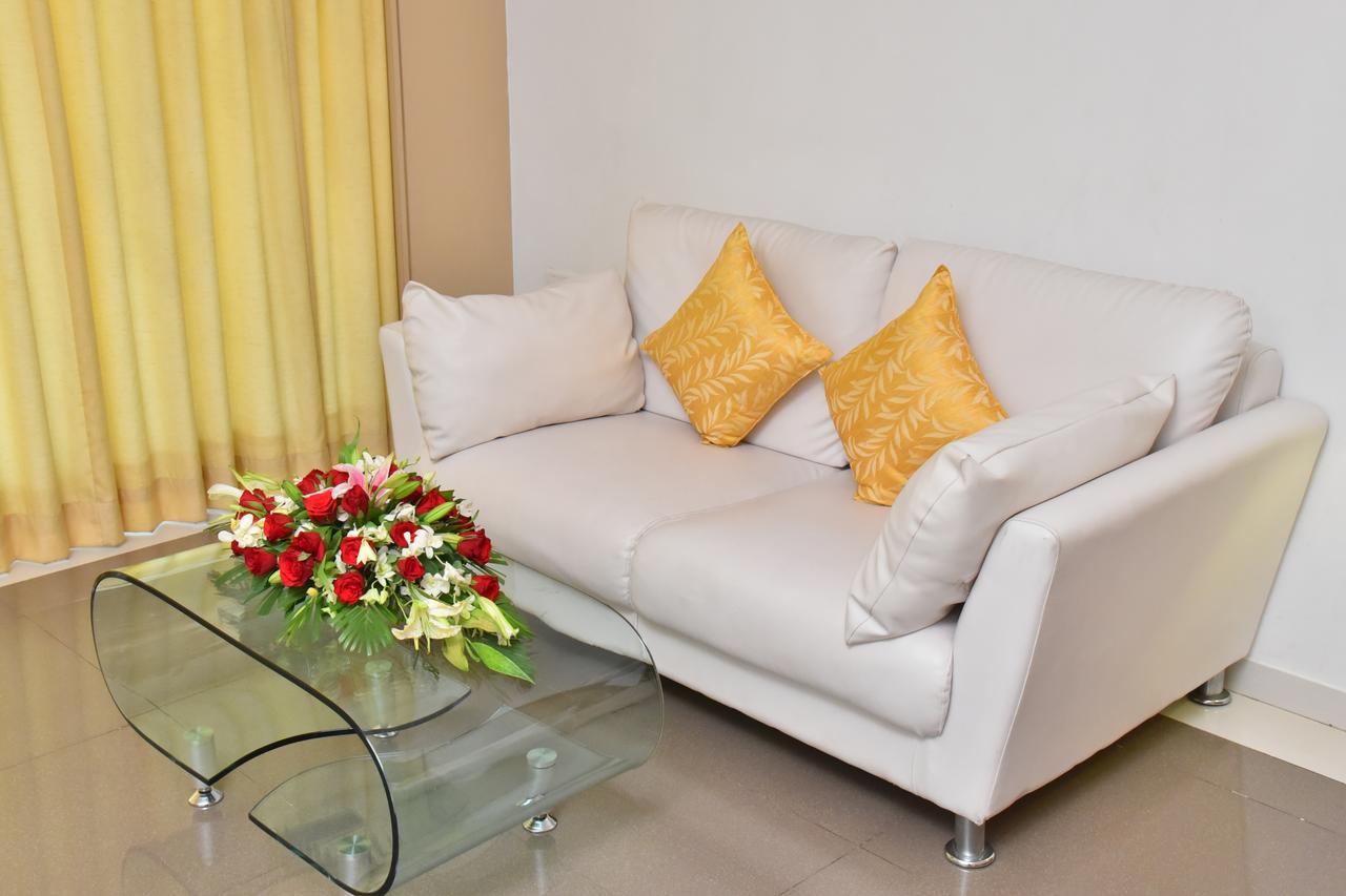 Seasons Rajkot Hotel Екстериор снимка
