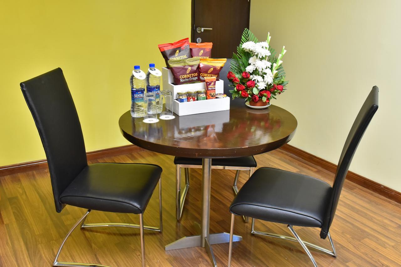 Seasons Rajkot Hotel Екстериор снимка