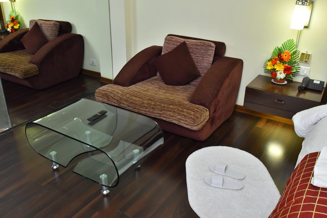Seasons Rajkot Hotel Екстериор снимка