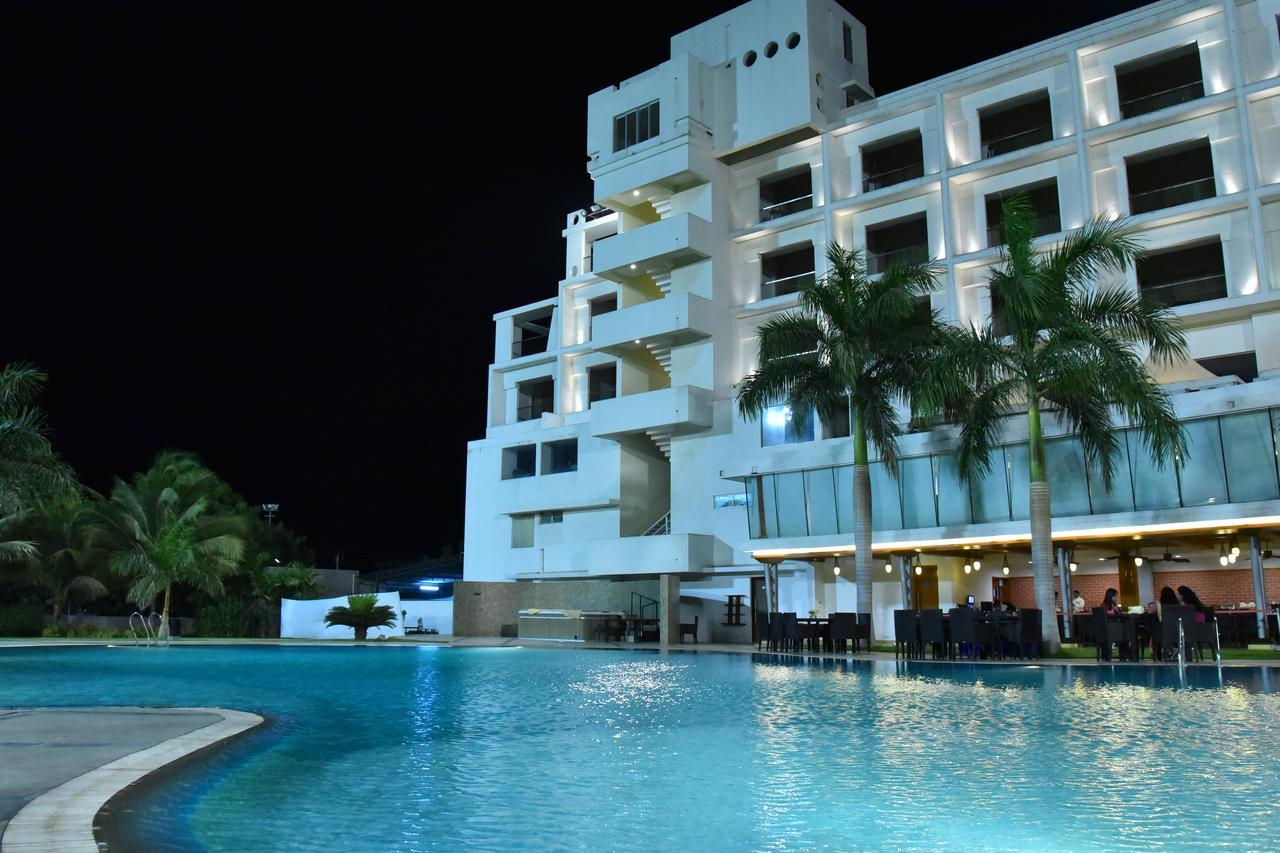 Seasons Rajkot Hotel Екстериор снимка
