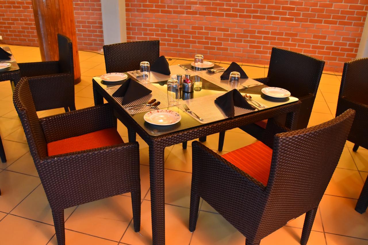 Seasons Rajkot Hotel Екстериор снимка