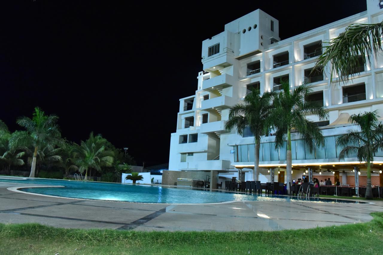 Seasons Rajkot Hotel Екстериор снимка