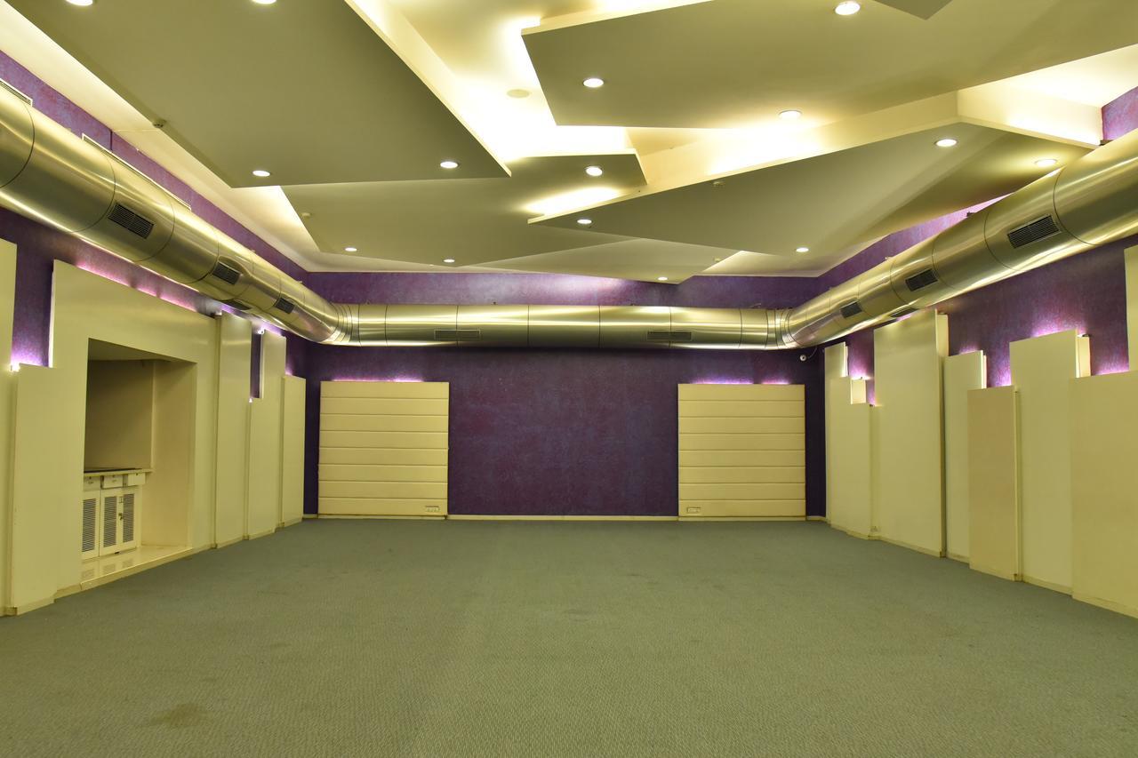 Seasons Rajkot Hotel Екстериор снимка