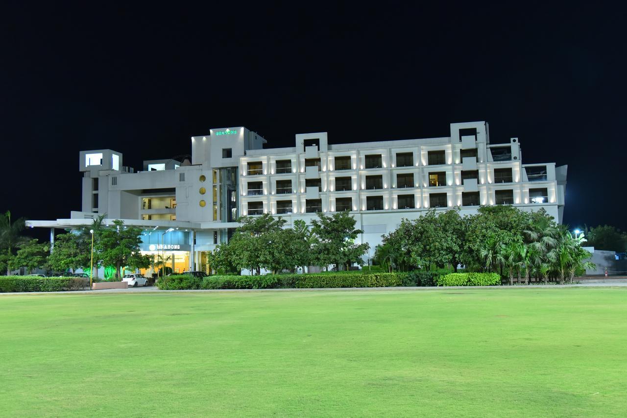 Seasons Rajkot Hotel Екстериор снимка