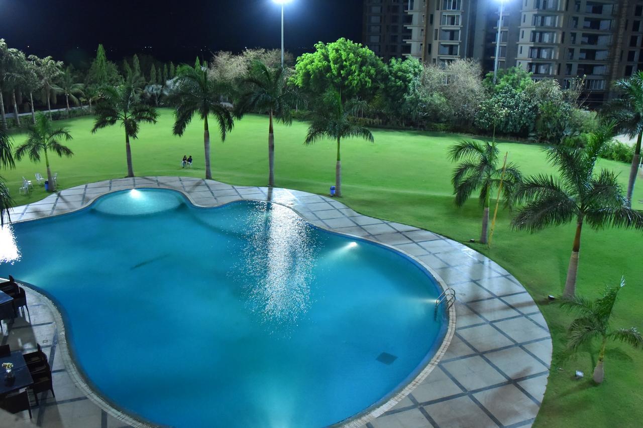 Seasons Rajkot Hotel Екстериор снимка