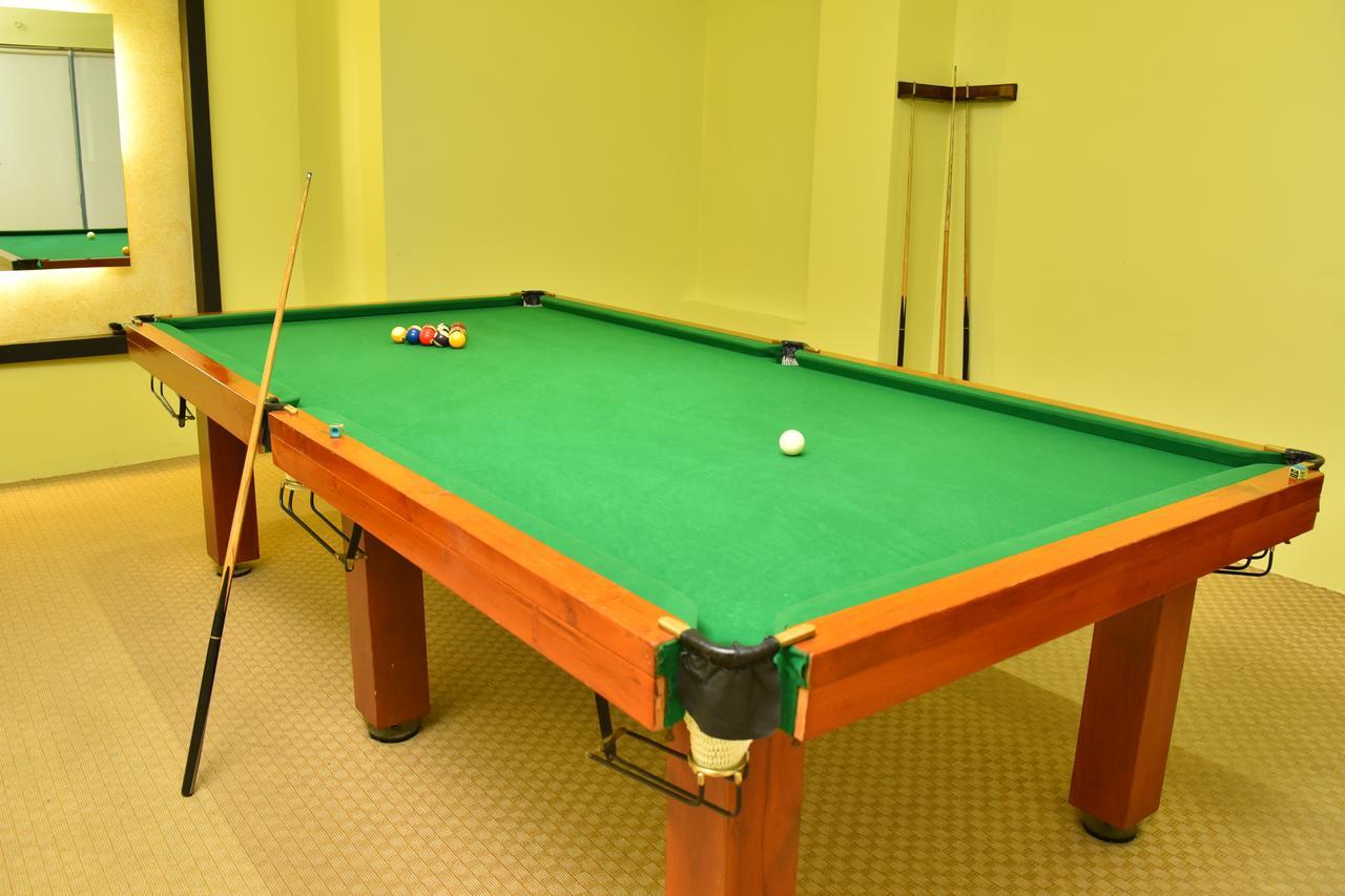 Seasons Rajkot Hotel Екстериор снимка