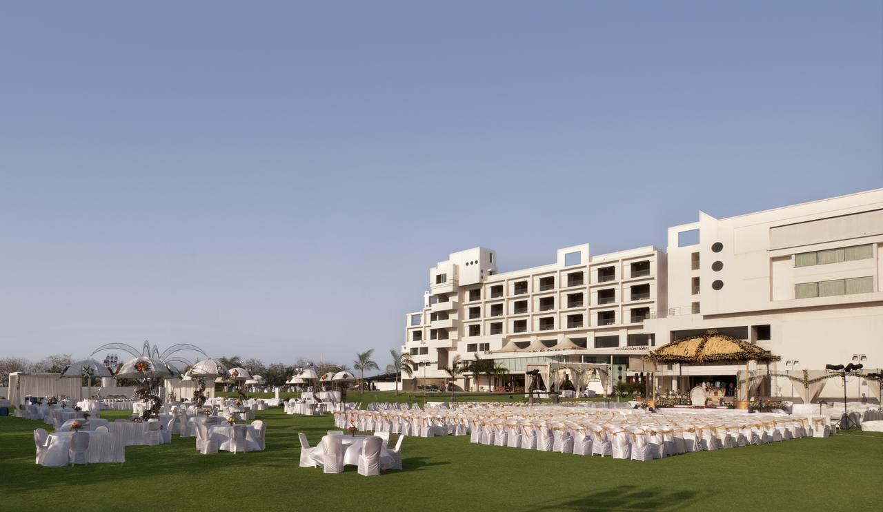 Seasons Rajkot Hotel Екстериор снимка