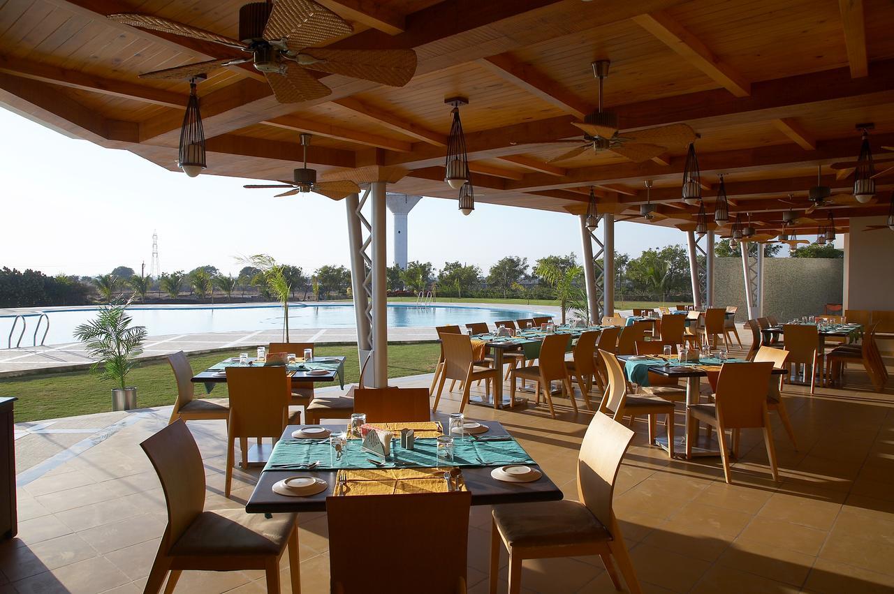 Seasons Rajkot Hotel Екстериор снимка
