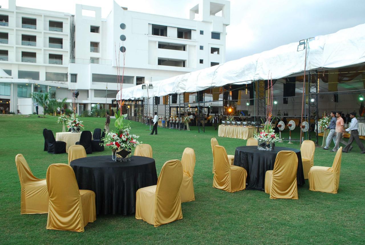 Seasons Rajkot Hotel Екстериор снимка