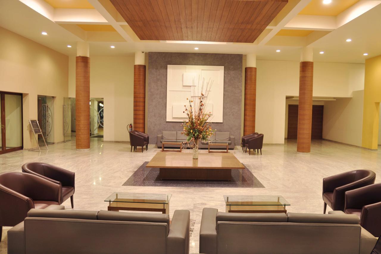 Seasons Rajkot Hotel Екстериор снимка