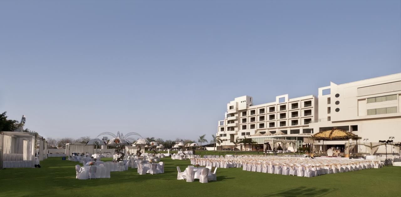 Seasons Rajkot Hotel Екстериор снимка